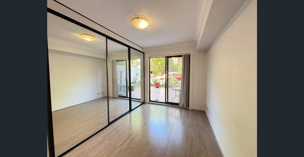 Entry via Mandemar Street - Photo 1