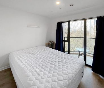 Modern two bed apartment in the heart of the CBD - Photo 5