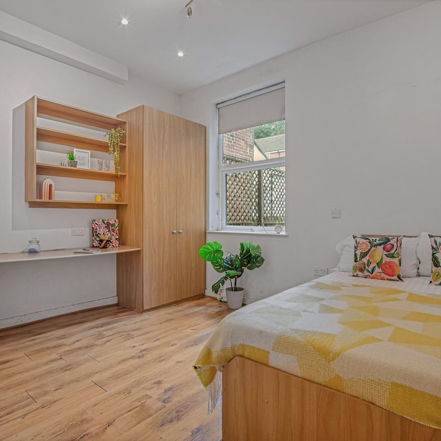 9 BROOKFIELD ROAD Leeds - LS6 4EJ - Photo 1