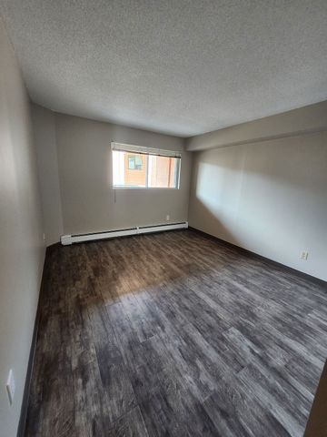 100 10A Street NW, Calgary - Photo 5