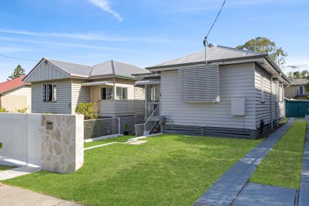 Fully renovated home in ideal location - Photo 4