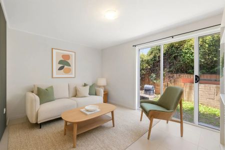 Modern Two-Bedroom Granny Flat with Spacious Deck & Second Living Area - Photo 2