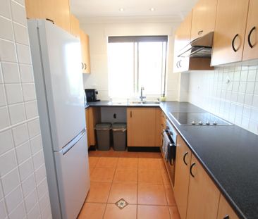 Immaculate 2 Bedroom Security Apartment - Photo 5