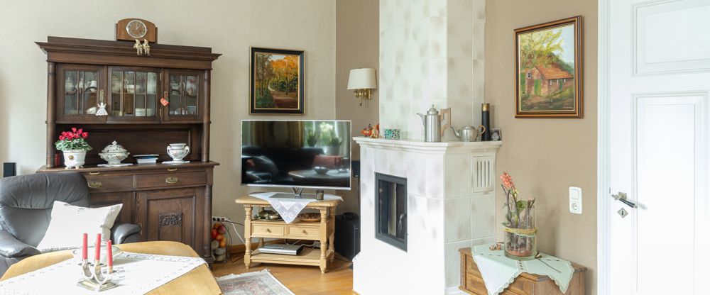 Saniertes, denkmalgeschütztes Wohnhaus mit Garten, Nebengebäuden u. Garage im Herzen von Wiefelstede - Foto 1