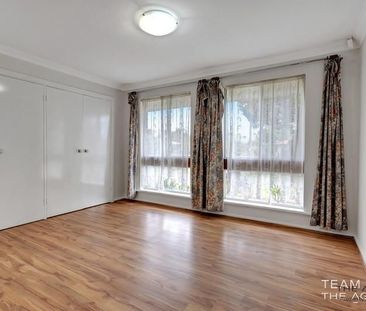 Located on quiet Graveney Way in Maddington, this neat 3-bedroom ho... - Photo 4