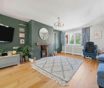 4 bedroom detached house to rent - Photo 2