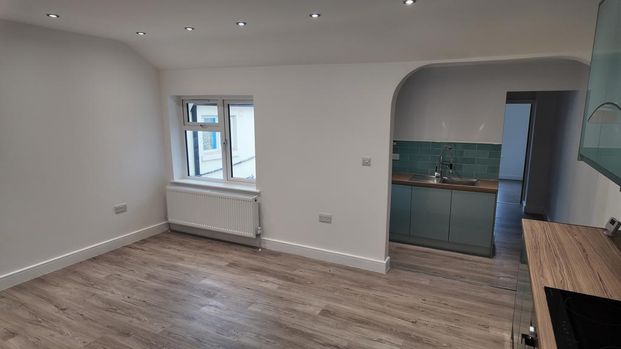 3 bedroom apartment to rent - Photo 1