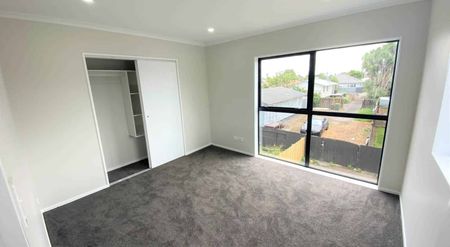 Bright & Sunny 3-Bedroom, 2-Bathroom Home in M... - Photo 2