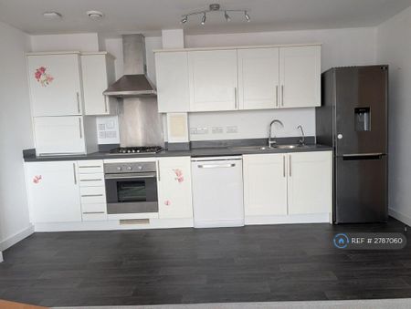2 bedroom flat to rent - Photo 4