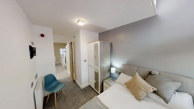 Double En-suite- Great Location - Photo 1