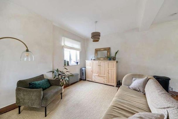 Brondesbury Park, London, NW6 - Photo 1