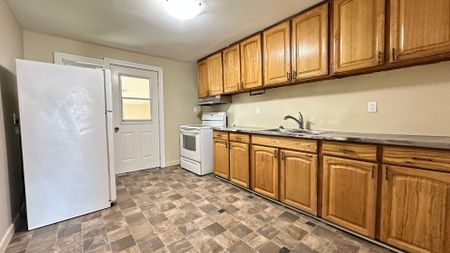 For Lease - 22 Charlotte Street, Belleville, Ontario - Photo 4