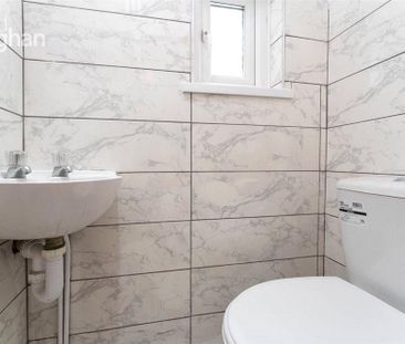 4 bedroom semi-detached house to rent - Photo 3