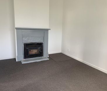 Renovated three bedroom home - Photo 4