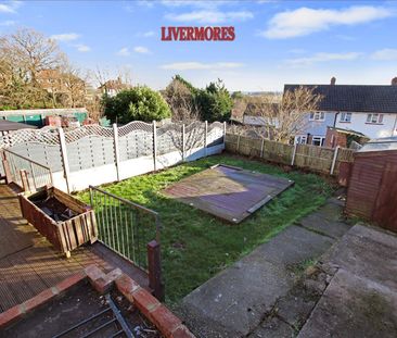 3 bedroom Semi-Detached House to let - Photo 3