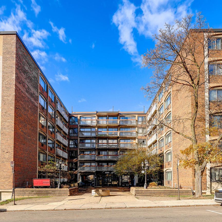 3355 chemin Queen Mary, Montréal, QC - Photo 1