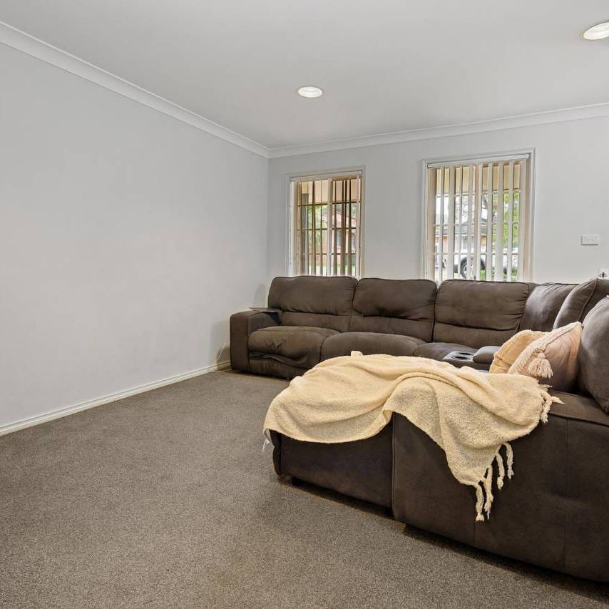 SPACIOUS FAMILY HOME IN PRIME LOCATION!! - Photo 1