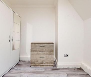 3 bedroom flat to rent - Photo 3