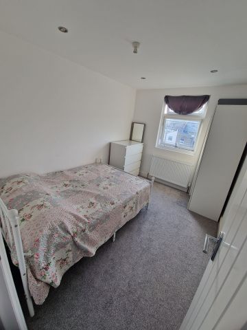 Room in a Shared House, Prestbury Road, E7 - Photo 5