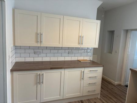 2 bedroom terraced house to rent - Photo 4