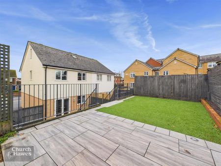 3 bedroom semi-detached house to rent - Photo 5