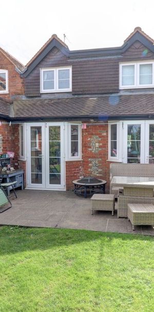 3 Bedroom Semi Detached House To Rent - Photo 1