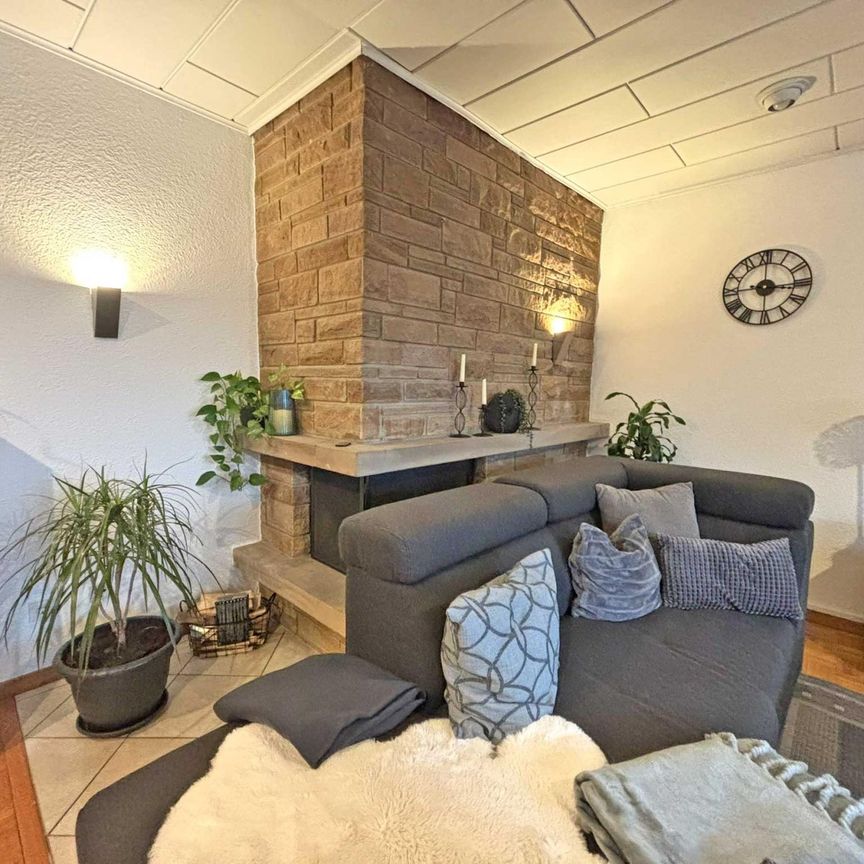 Großzügige 5-Zimmer-Wohnung mit Einbauküche, Kamin und Balkon in Bockum-Hövel - Photo 1