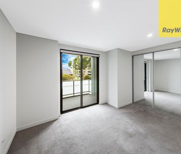 Modern 2-Bedroom Apartment in Prime Parramatta Location - Photo 2