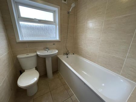 2 bedroom terraced house to rent - Photo 4