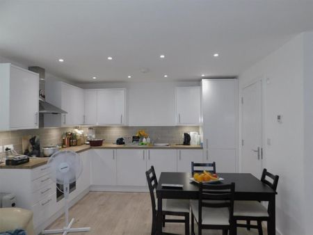 2 bedroom end of terrace house to rent - Photo 5