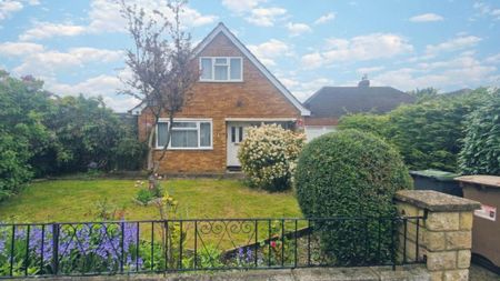 3 bedroom semi-detached bungalow to rent - Photo 4