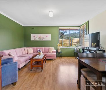 A Peaceful, Stylish Home with Exceptional Gardens - Photo 2