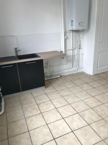 Location Appartement 4 pièces 79m² DECINES CHARPIEU 69150 - Photo 3