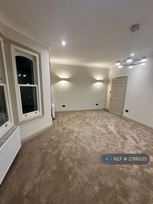 3 bedroom flat to rent - Photo 1