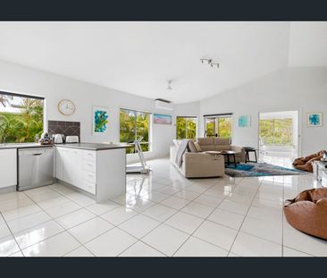 Stylish Family Home in a Quiet Upper Coomera Setting - In Coomera S... - Photo 1