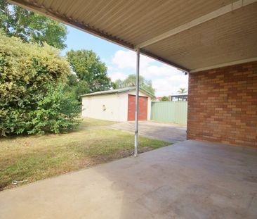 3 BEDROOM CHARMING FAMILY HOME - Photo 4