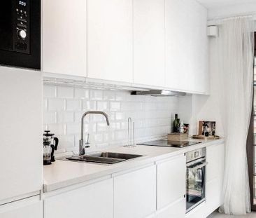 2 bedroom luxury Townhouse for rent in Estepona, Andalusia - Photo 6