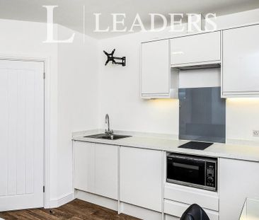 1 bedroom in a house share to rent - Photo 4