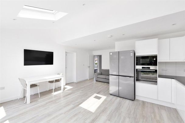 8 bedroom semi-detached house to rent - Photo 1