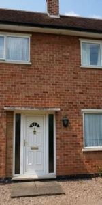 Large 4 bedroom property - Photo 4