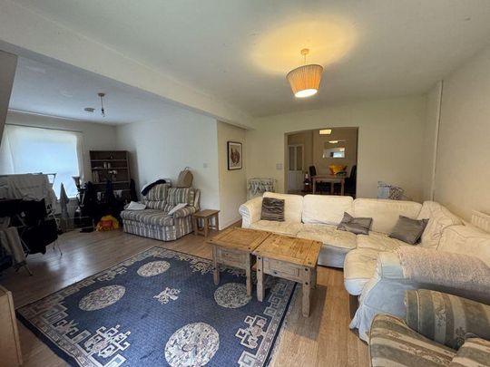5 bedroom detached house to rent - Photo 1