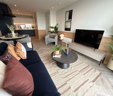 Exceptional Fully Furnished One Double Bedroom Apartment with unriv... - Photo 3