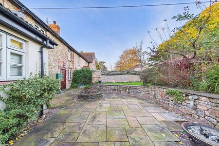 4 bedroom semi-detached house to rent - Photo 4