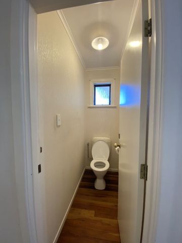 Great two bedrooms family home with large back yard! - Photo 2