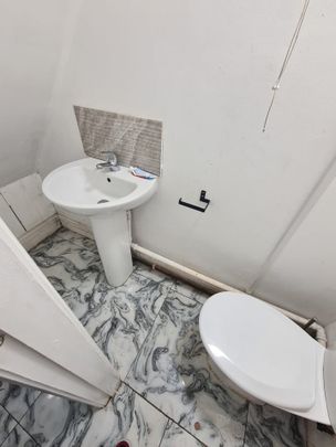 Room in a Shared House, Oval Road, B24 - Photo 1
