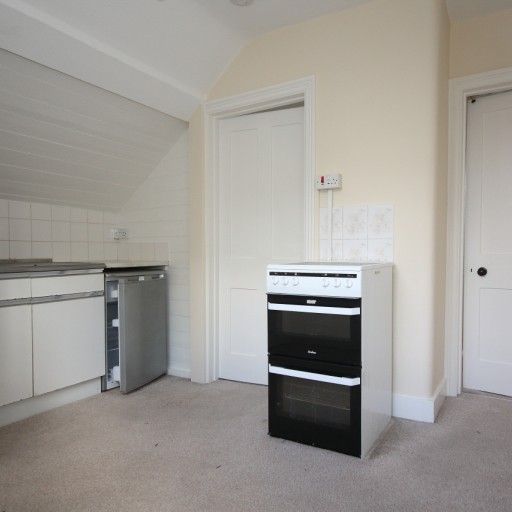 Constitution Hill, Woking - Photo 1