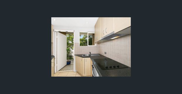 Charming 2-Bedroom Apartment in the Heart of New Farm - Photo 1