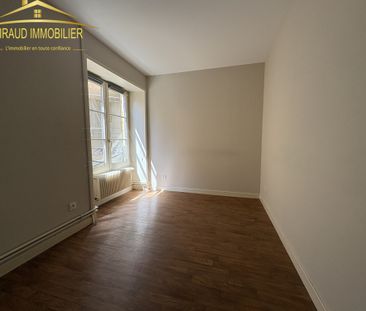 Location Appartement 3 pièces 88m² CHARLIEU 42190 - Photo 2