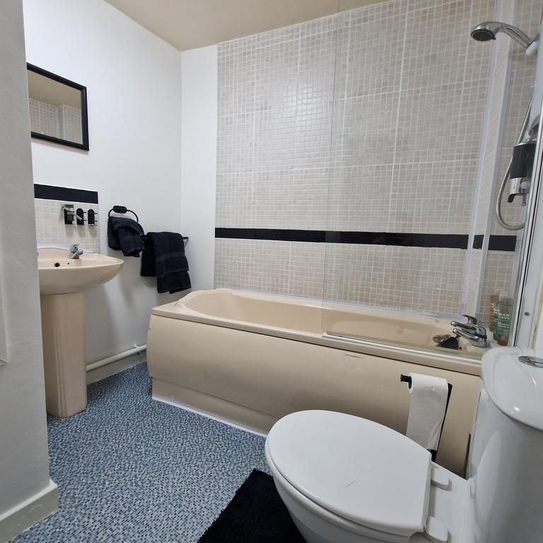 2 bedroom terraced house to rent - Photo 1