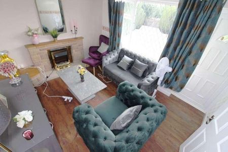 Hollybank Drive - Bed, S12 - Photo 2